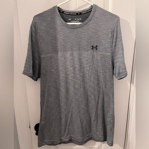 Men’s XL gray Under Armour seamless t-shirt - very gently worn, good condition